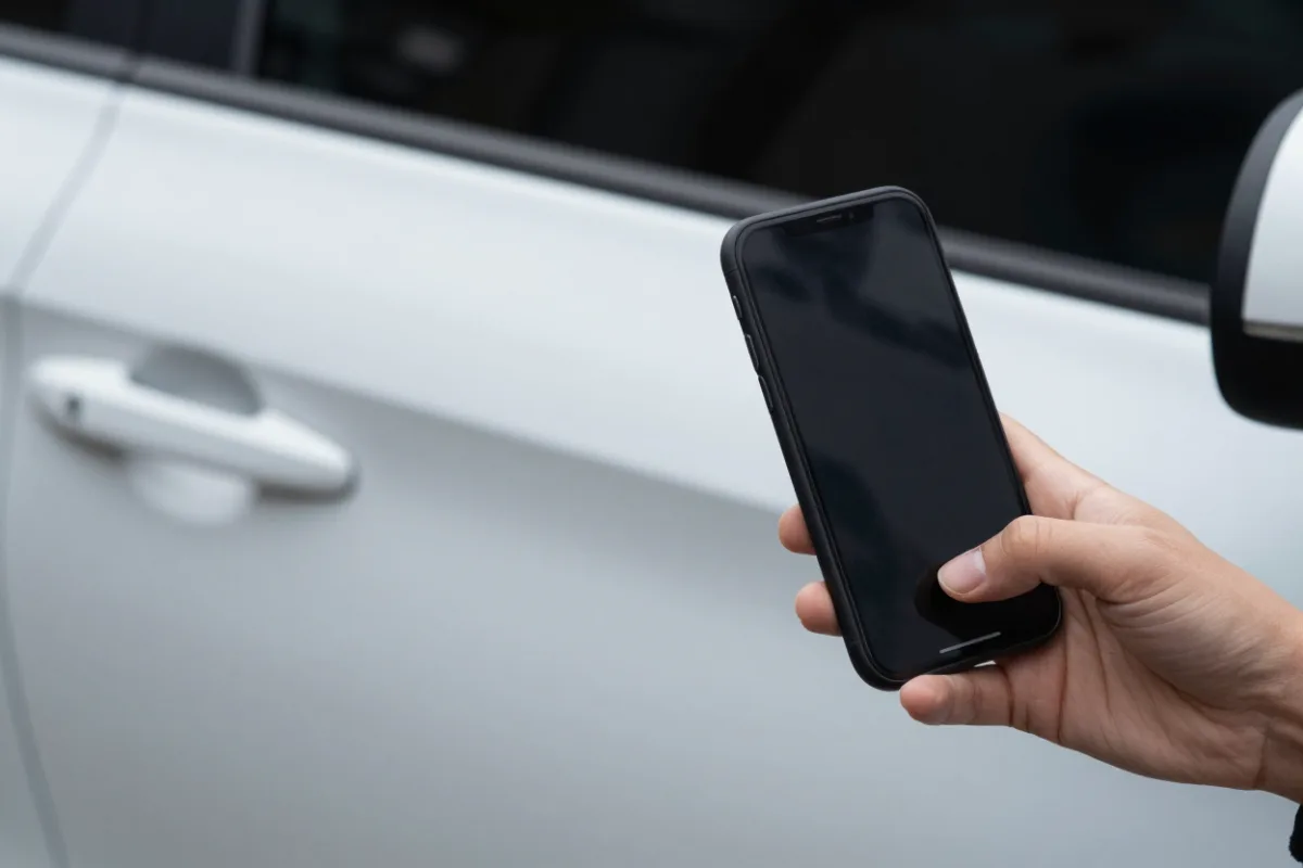 Photographing a scratch on a rental car before driving away