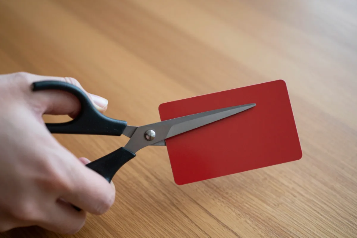 Cutting up a credit card to stop adding new debt